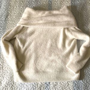 H&M White Off Shoulder Sweater size L